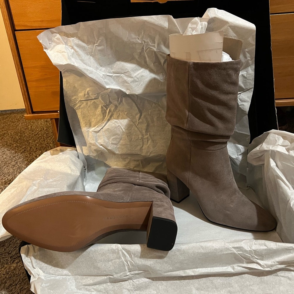 Suede midshaft slouchy boot sz 8